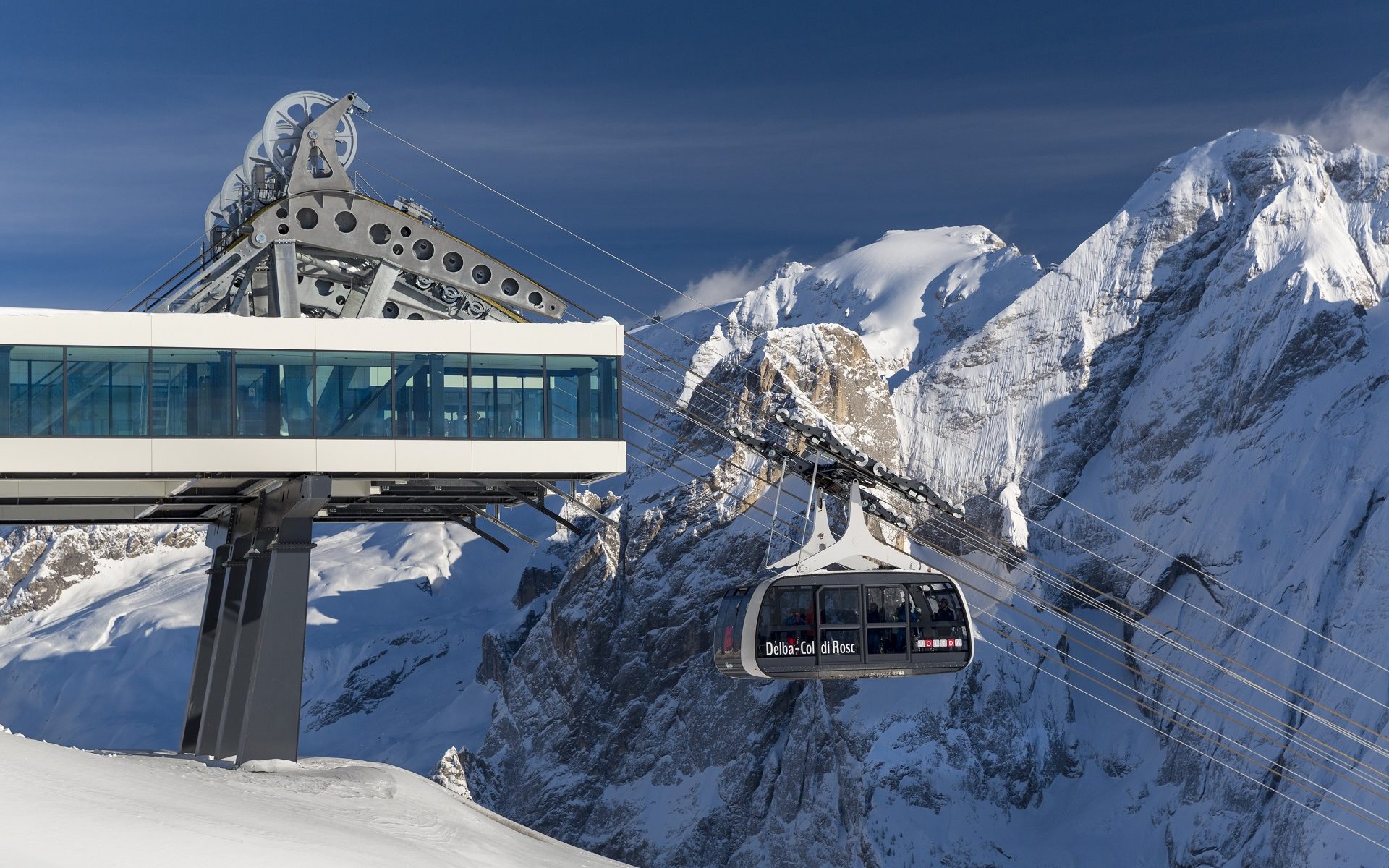 Val di Fassa offers very modern lifts to move you around in a quick way - Photo by Nicolò Miana