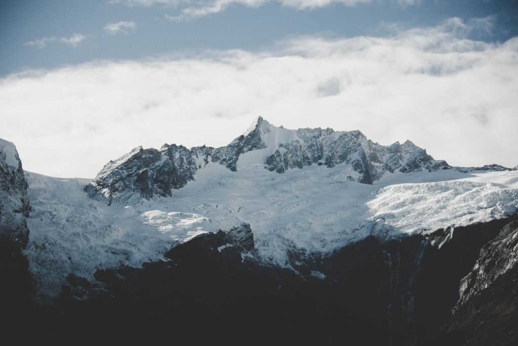 Avalanches- Mount Aspiring, an angry mountain, New Zealand- Photo by Aleks Dahlberg- Unsplash.