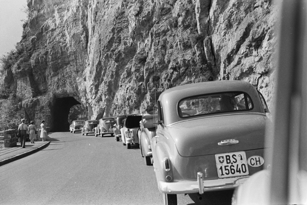 Gothard tunnel traffic - Uri Bilder- GOTTHARD TAILBACKS: Alpine tunnel closure causes major holiday traffic disruption