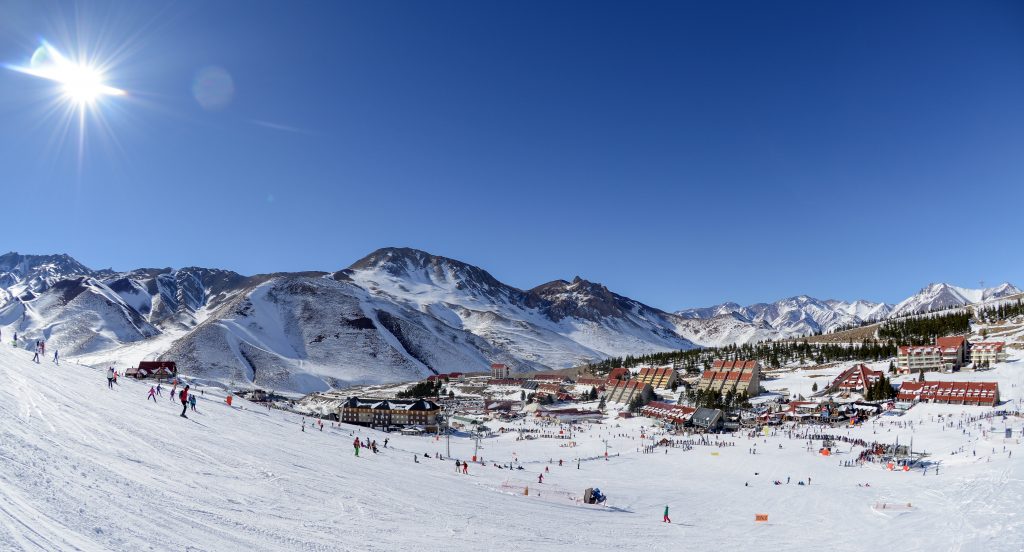 Does the snow in the Northern Hemisphere correlates with the Southern Hemisphere? Photo: Valle de Las Leñas in Mendoza, Argentina.