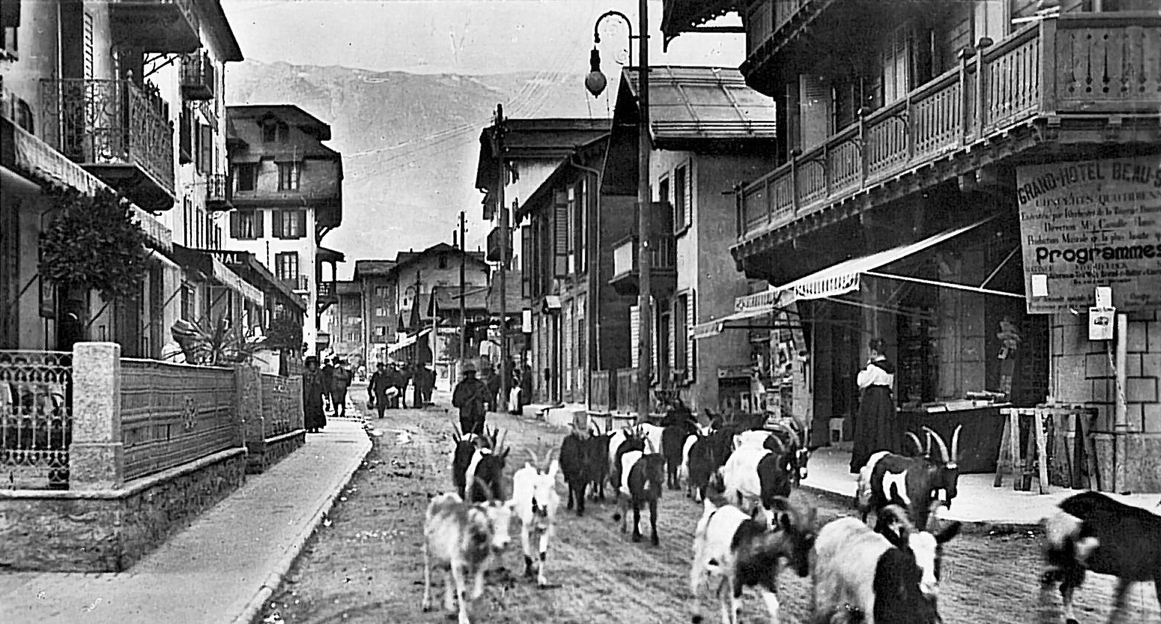 The Zermatterof is one of the most renown hotels in Zermatt - in the middle of town, in the Dorfstrasse, as shown in this picture. A gas explosion has taken place Friday at the Grand Hotel Zermatterhof. 