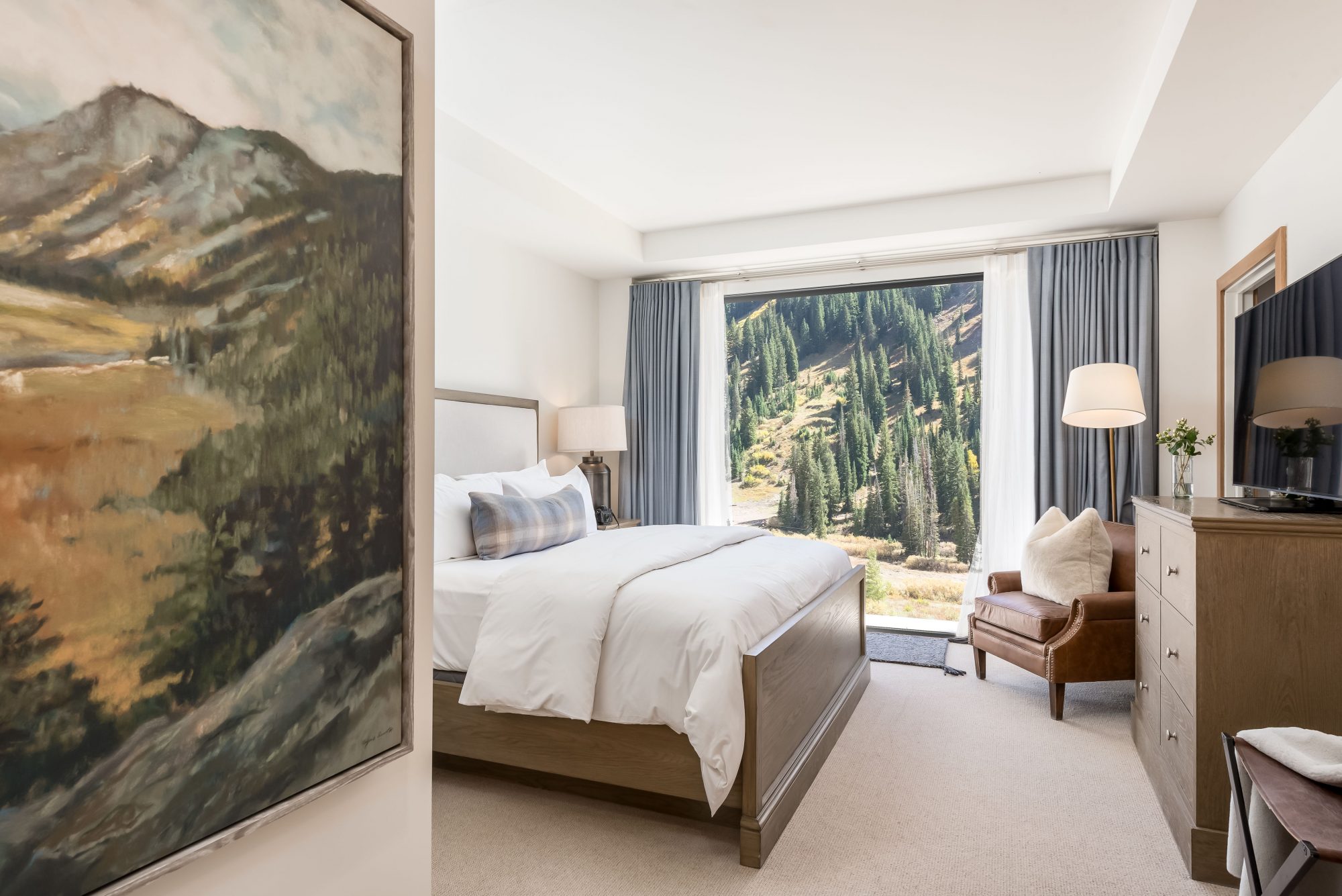 Snowpine Lodge Guestroom - Credit. Ann Parris. Snowpine Lodge Set to Open January 30, 2019