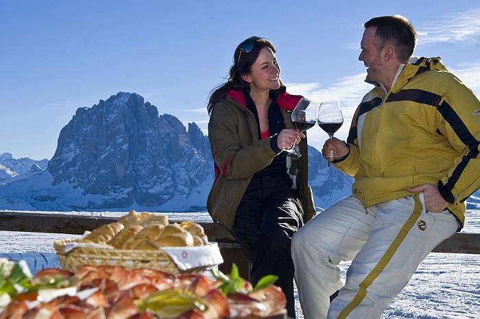 The deck of Baita Sofie Seceda in a nice day. Lunch at Baita Sofie in Seceda, Val Gardena, Dolomiti Superski, Sudtirol.