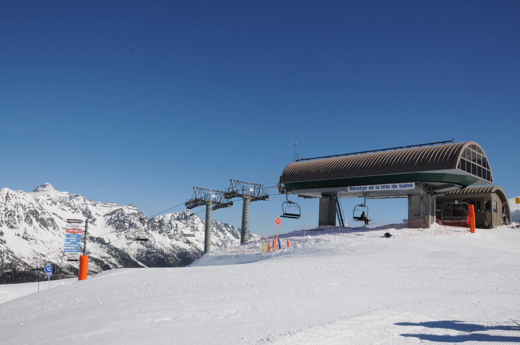 Tête de Balme chairlift top station. Photo: J. Bozon. OT Vallée de Chamonix Mont Blanc. Must-Read Guide to Chamonix.