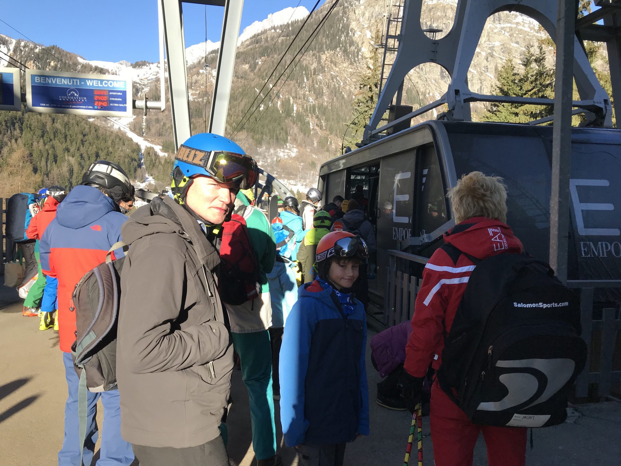 Getting up the Armani cablecar to Plan Chécrouit in Courmayeur. Photo: The-Ski-Guru. 