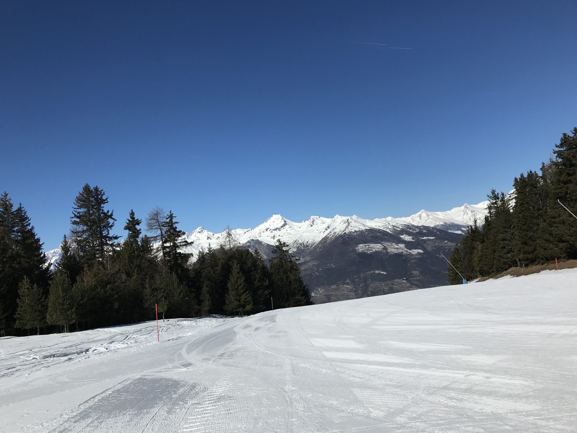 Just down the piste number 3, is a quiet plateau - I love those tree runs as they are always empty! At that moment I did not realise that I was not going to be able to go there anymore! Photo: The-Ski-Guru. The Half Term Family Ski Holiday that did not result as planned.