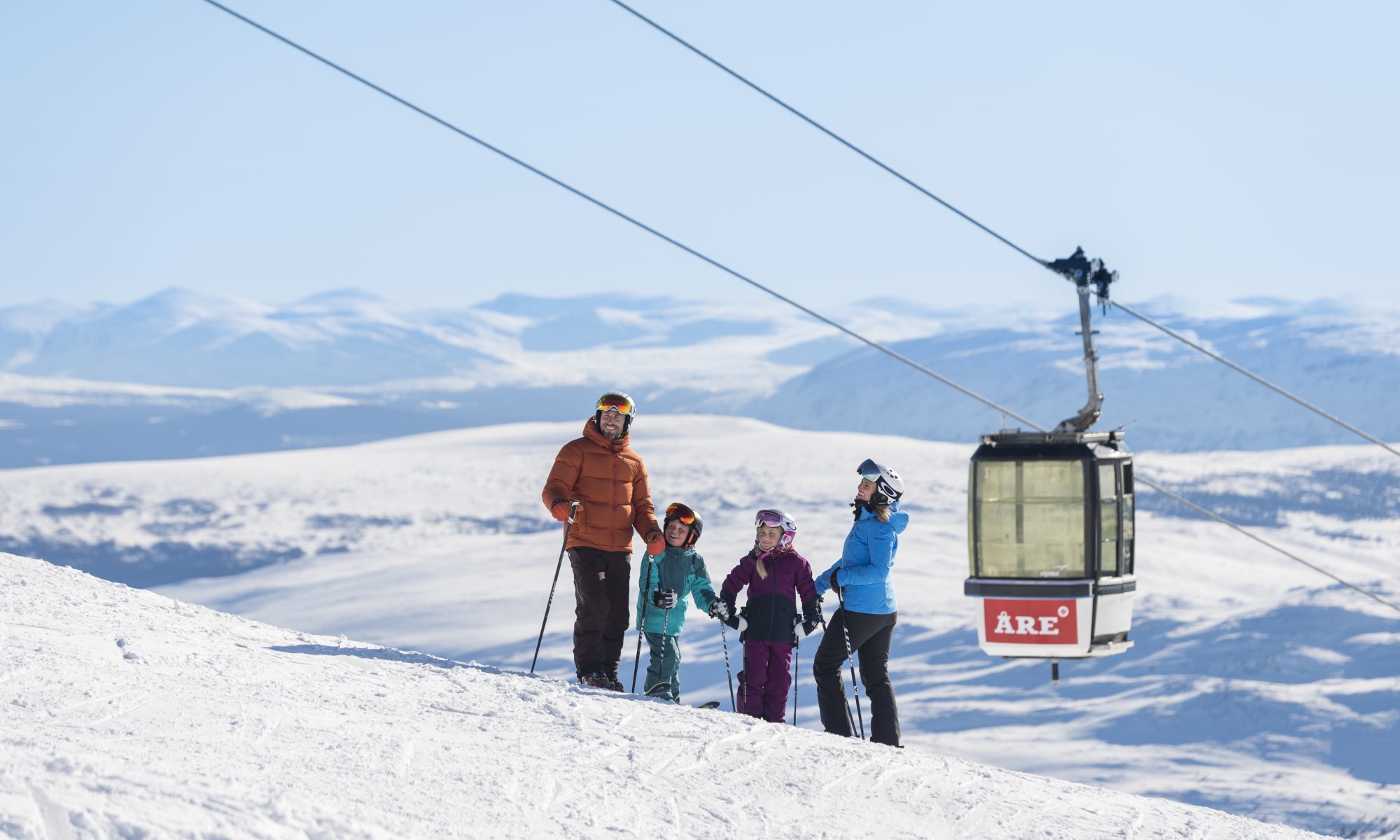 A familie in Åre. Photo courtesy SkiStar. SkiStar showcases record results for the first half of 2018/19.