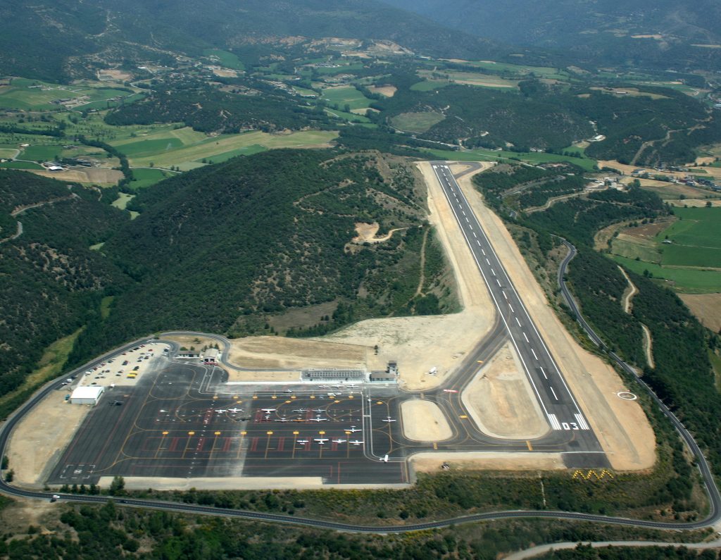 La Seu d'Urgell Airport in Catalunya, outside Andorra serves the Andorran airspace. The EFA claims that the failure of the GPS makes an airport essential in the country