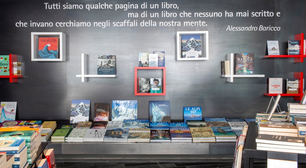 Skyway Monte Bianco. La Feltrinelli at 3,466 m. Photo Lorenzo Passioni. A Feltrinelli bookshop at an altitude of 3466: Europe's highest bookshop opens on Mont Blanc