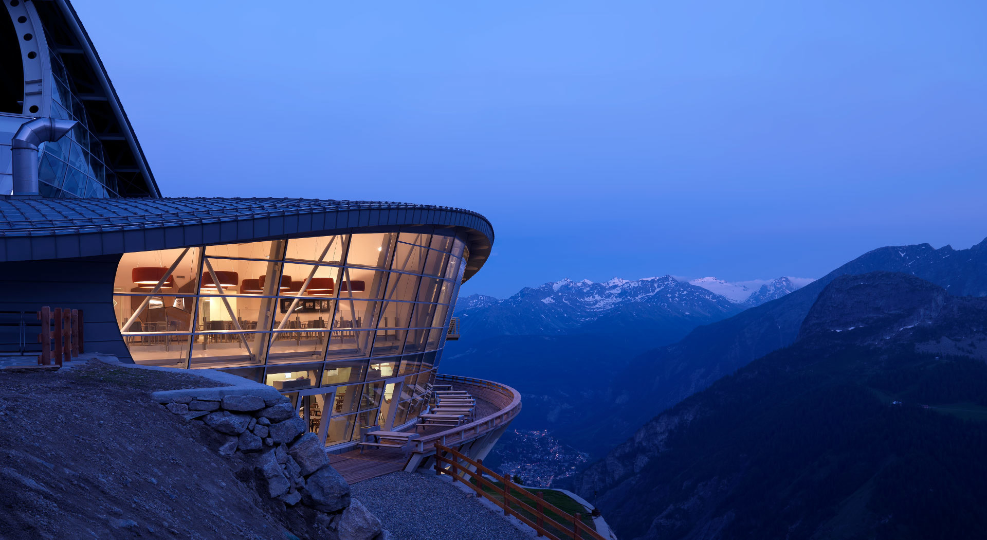 Skyway Monte Bianco, Punta Helbronner, Courmayeur. A Feltrinelli bookshop at an altitude of 3466: Europe's highest bookshop opens on Mont Blanc.