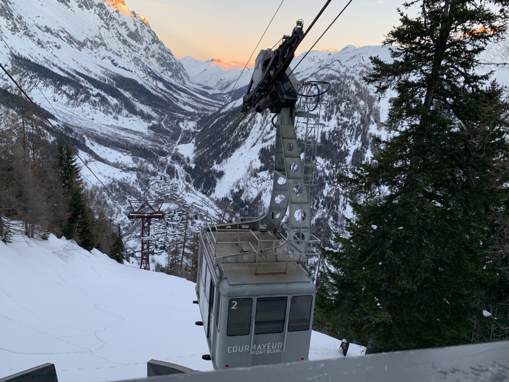 The funicular of Courmayeur. Photo: The-Ski-Guru. December 2019. Swiss urged to 'hit the slopes' to save ski season. The situation for skiing in December in the rest of Europe.