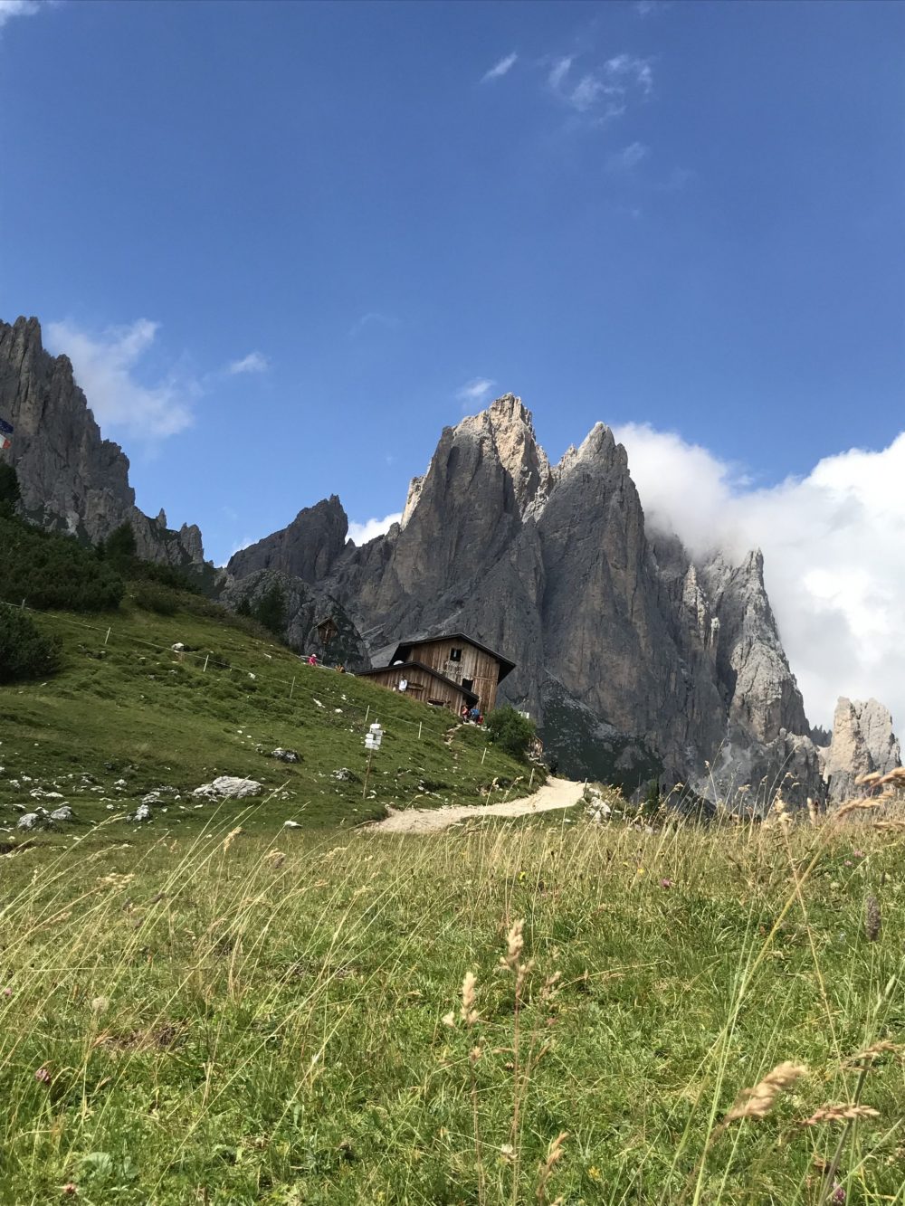 Rifugio Città di Carpi. Credits: Pietro Albarelli. Cortina Dolomiti Ultra Trekking.