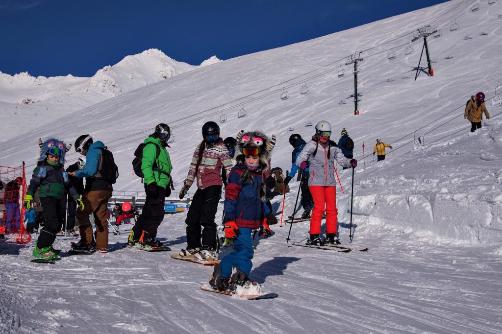 Catedral Alta Patagonia, the resort of Bariloche, has opened yesterday. Photo: Diario La Nación. Cerro Catedral has opened: skiing for locals with masks and record snow levels.