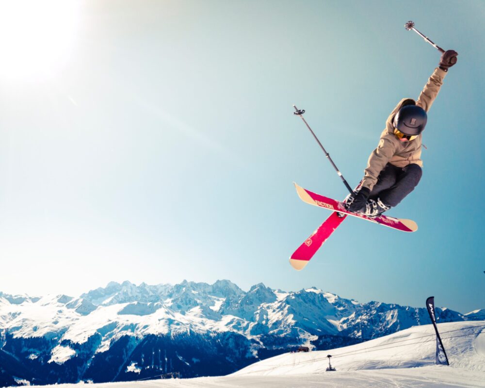 Skiing - Photo Sebastian Staines - Unsplash. Why do Brits love their ski chalet holidays.