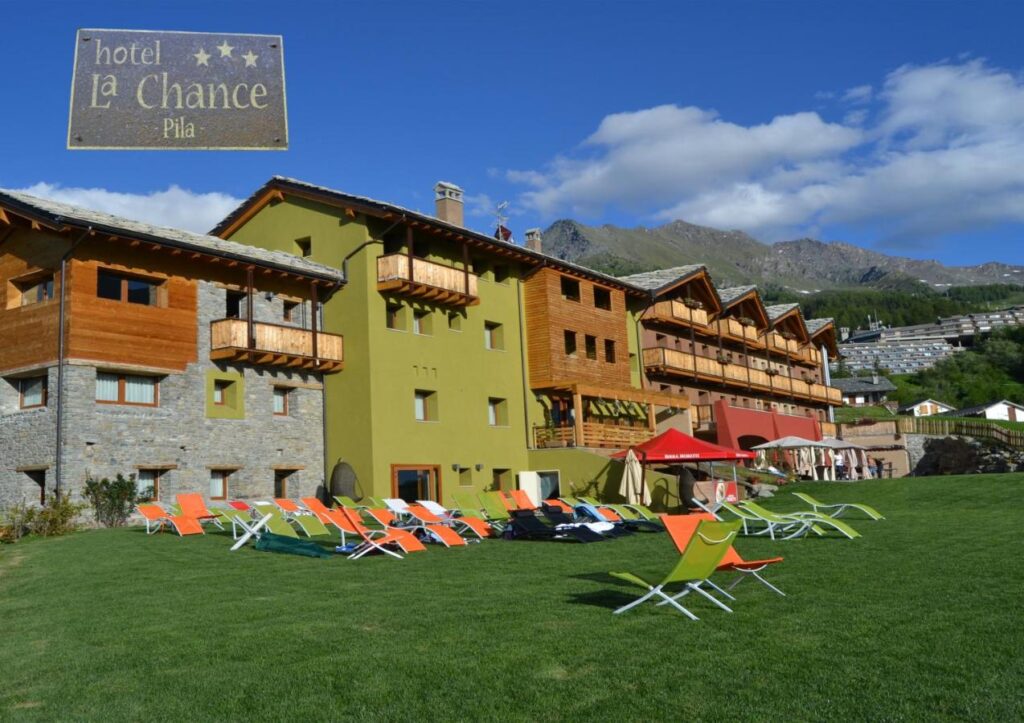 La Chance hotel in Pila. Book your holiday at La Chance here. 