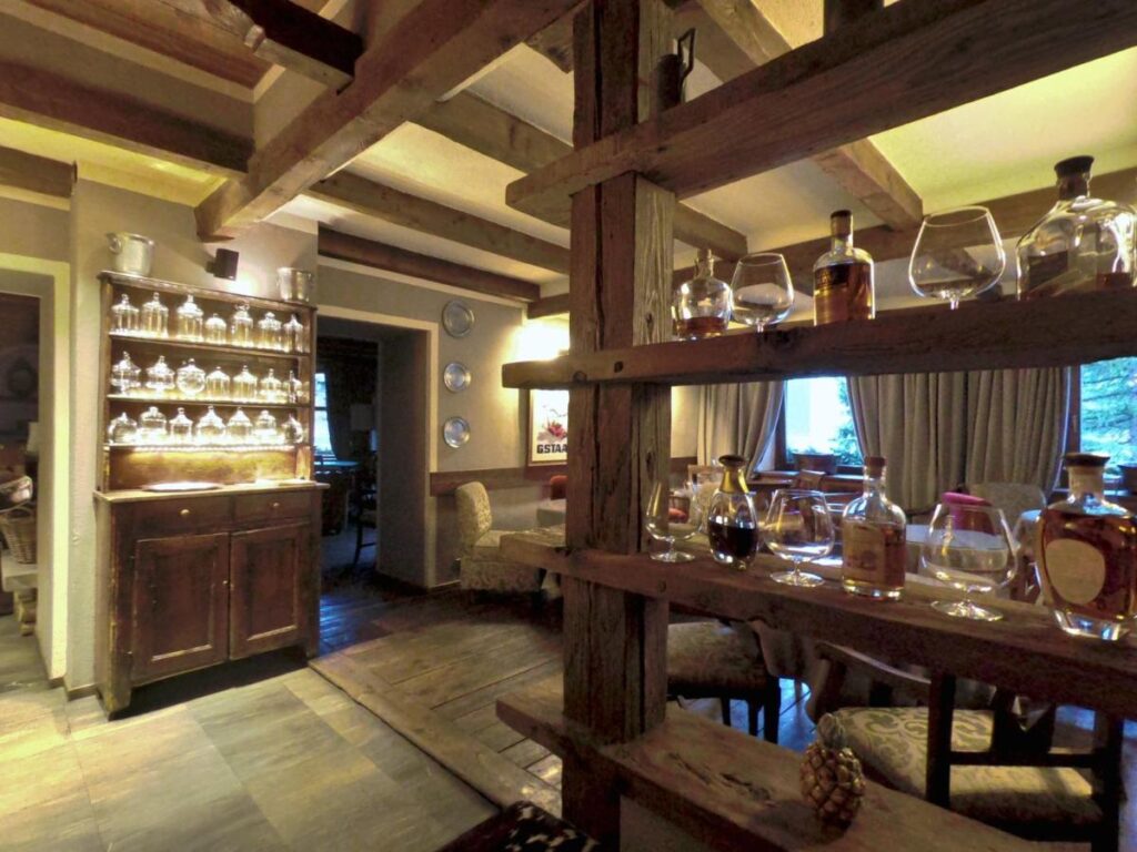 The tea room at Le Samovar in Cervinia. Photo: Le Samovar/ Booking.com - Book your stay at Le Samovar here. 