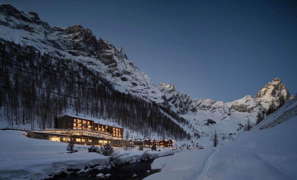 The VRetreats in Cervinia has amazing views of the Cervino. Photo: VRetreats/Booking. Book your stay at the VRetreats here. 