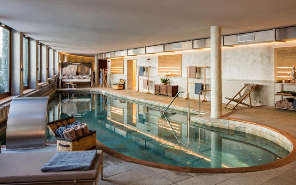 The internal pool at the Hermitage in Cervinia. Book your stay at the Hermitage in Cervinia here. Photo: Hermitage/Booking.com