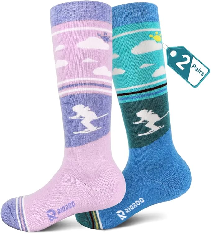 Kids ski socks for keeping your feet warm. Get your pairs of ski socks here. 