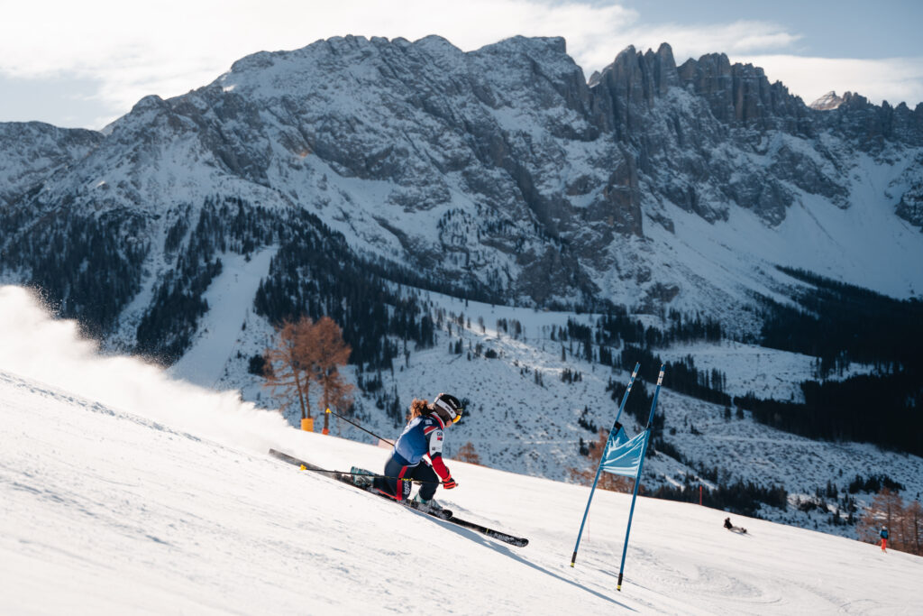 GB Telemark Champion Jasmin (JAZ) Taylor racing in Carezza. Photo courtesy of Josef Obexer Photo/Jaz Taylor. 